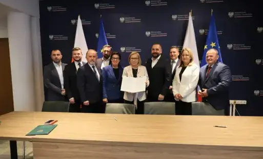 Zdjęcie do Podpisano umowę o dofinansowanie Klastra Energii Odolan&oacute;w&ndash;Przygodzice&ndash;Sulmierzyce