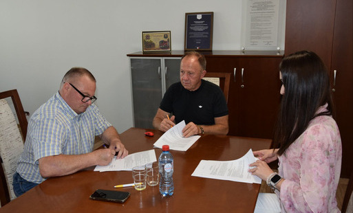 Podpisano umowę na wymianę chodników w Sulmierzycach